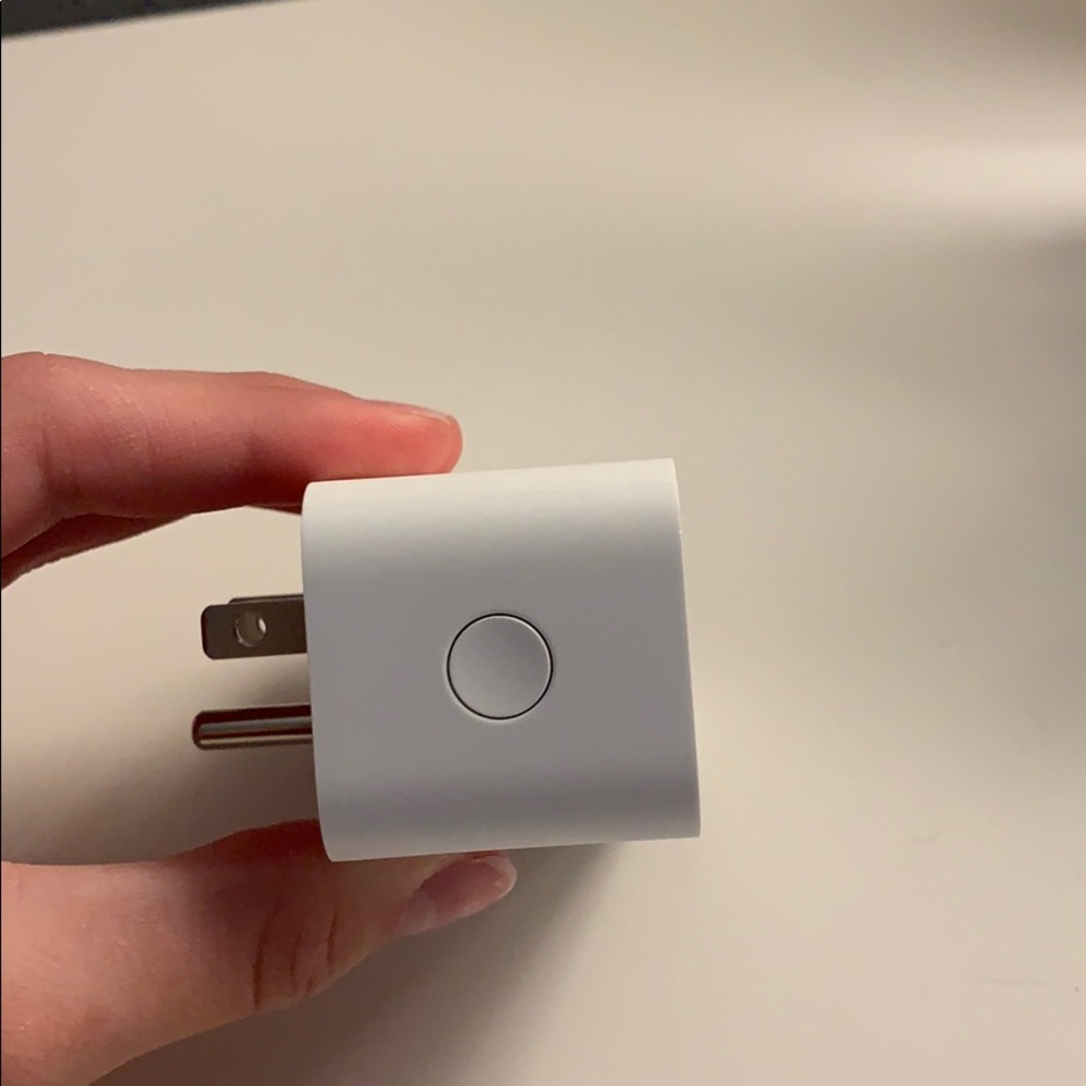 Amazon Alexa Plug - Picture 3 of 4